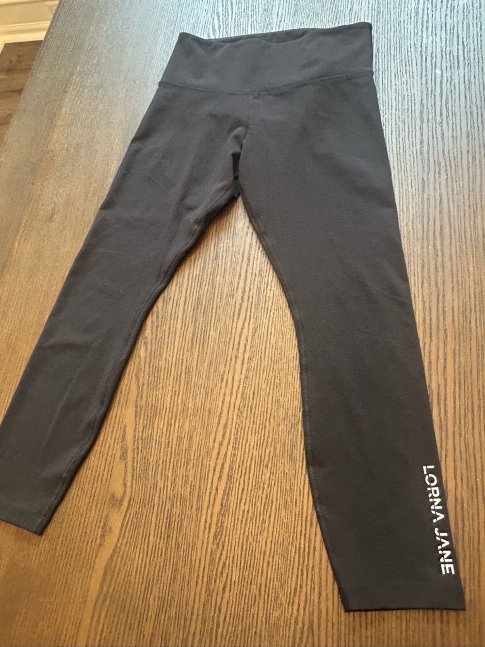 Lorna Jane Women’s Black Active Leggings Capris